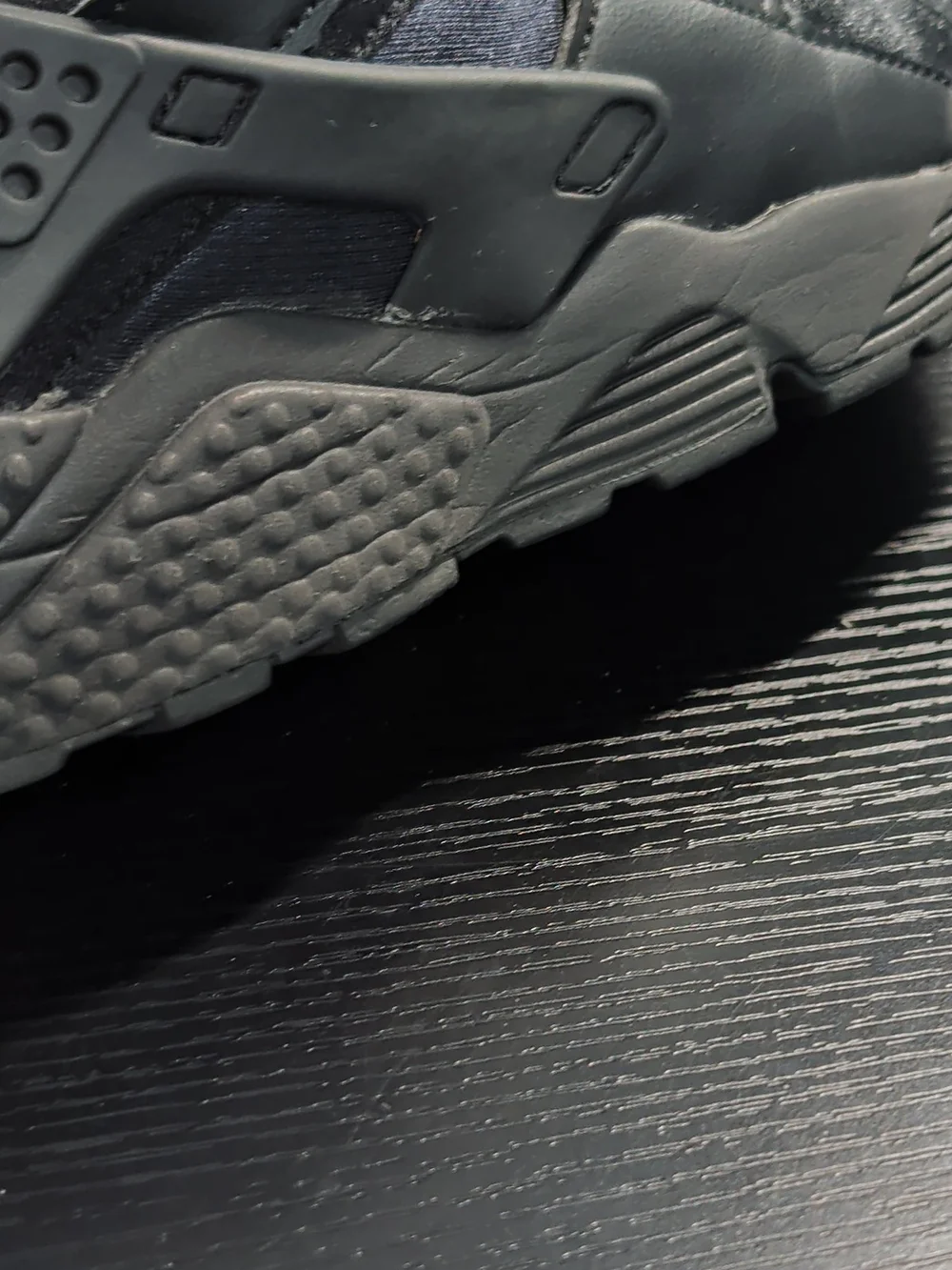 Nike Women’s Air Huarache Run Triple Black Size 8 Sneakers 634835-012